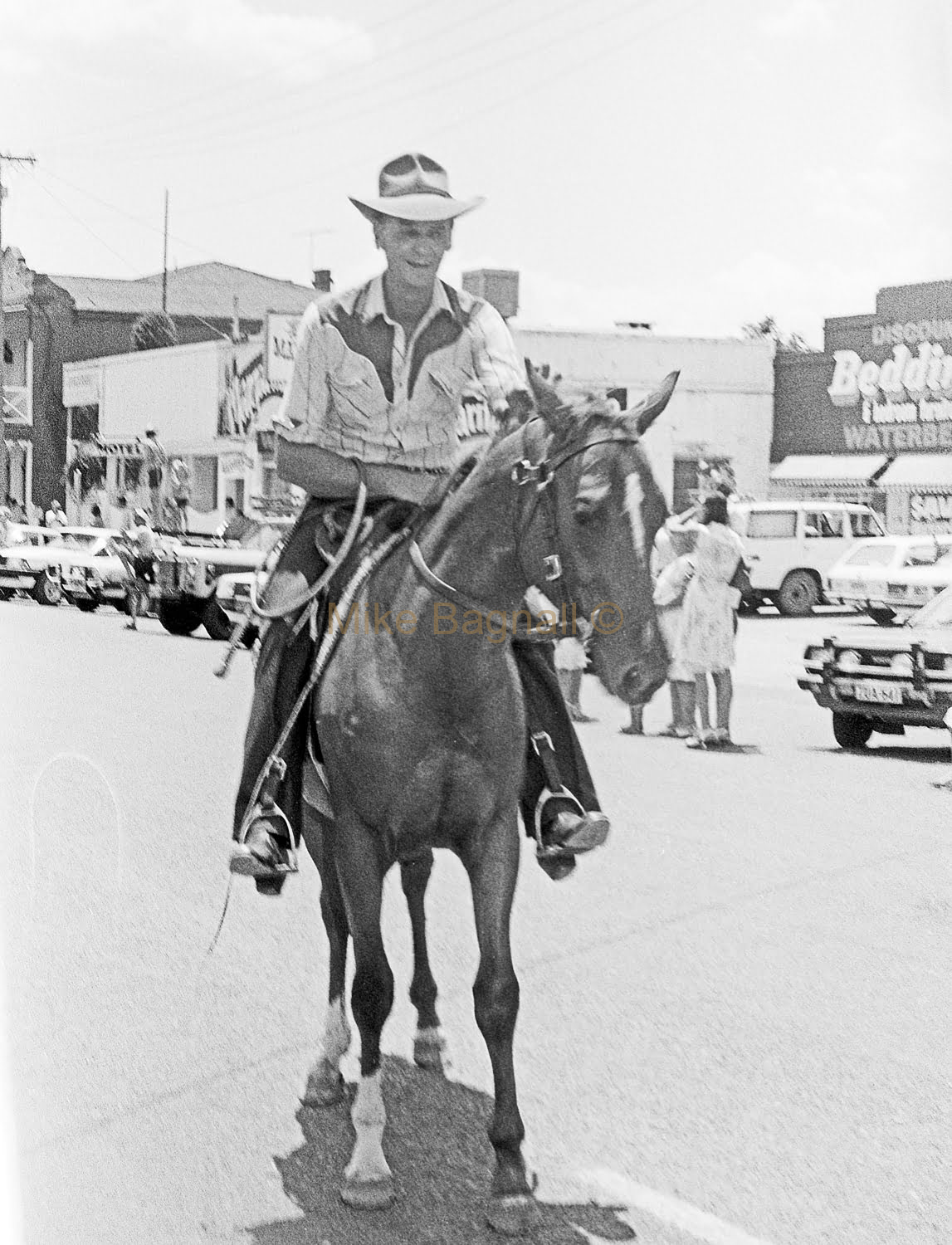 01_Tamworth_211-StanCosterLeadsParade