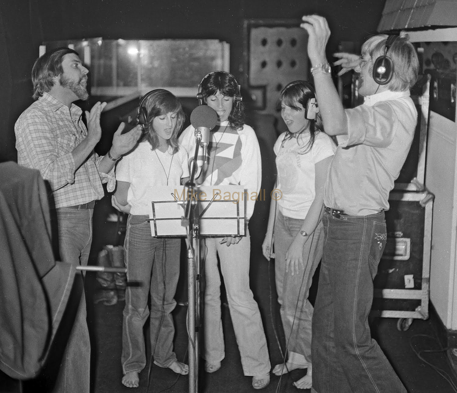 03Singo Song24 In Recording Studios ATA Glebe Sydney-Geoff Quinton With Natalie Hull-Lorraines daughter- Lorraine Bird Julie Risk-Nee Purtell- Laurie Allen