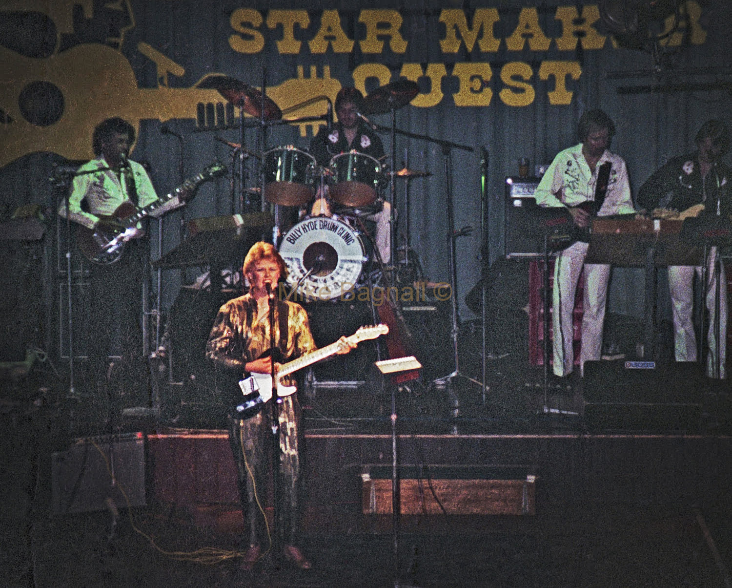 043_076_1982_Starmakers_Awards_063-LeanneDouglas-StonyCreekbackingB-OnStage