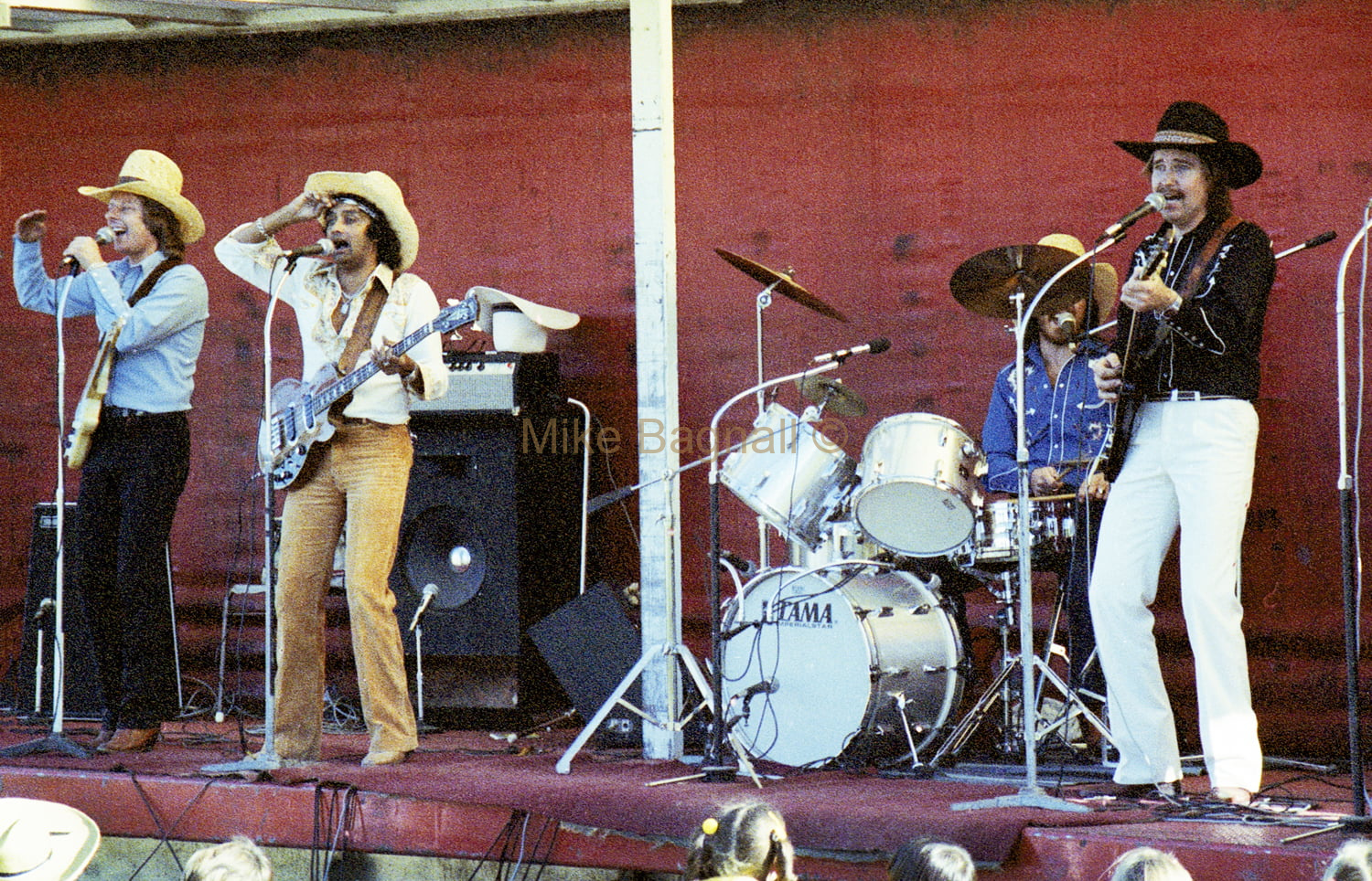 04_Bendigo_CMF_61-The Stony Creek Band On Stage Steve Janicki Clayton Saunders Wayne Ford then Graham Gould