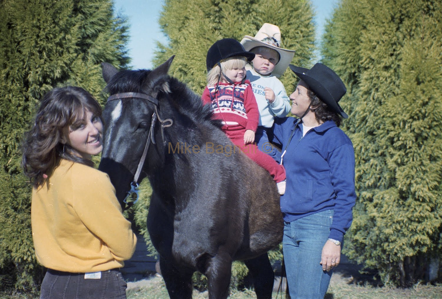 06_Horsley Park_Carol08 Kids with Jenny Copeland And Carole Copeland