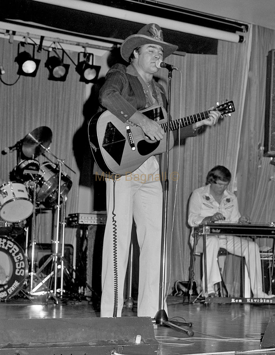 07_2SER_Balmain_Leagues_Club_07Lee Brittan Ken kitchning On Stage With Ken Kitchning On Stage