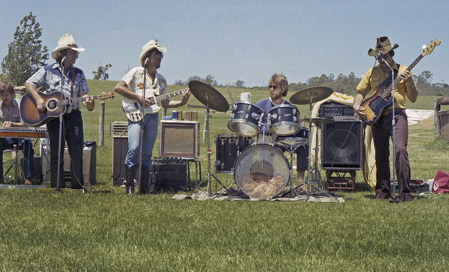 12_SaloonAtSingos Farm3- Saloon country Band -Col Macintosh Doug Towers Darcy Leyear Ernie Macinery Lindsay Watson