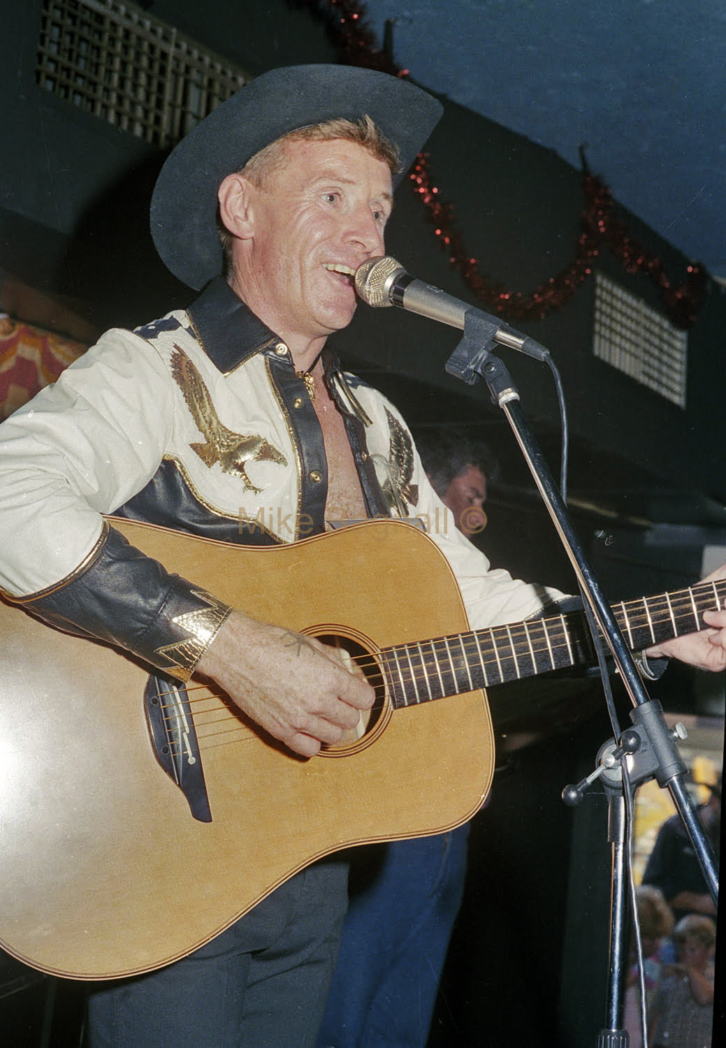 1984_Dec_Gordon Parsons_Saloon_12 UK Singer