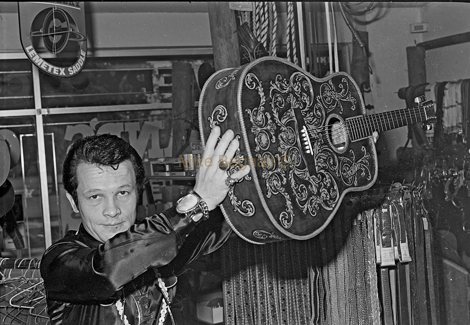 _Elvis-impersonator-in-Rolands-Country-Store-ex-Reg-Lindsay-Store—8