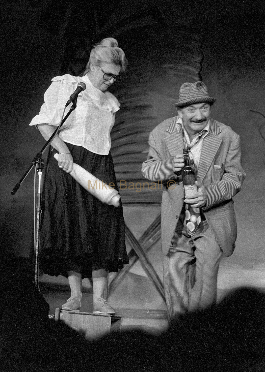 03_Slim_Dusty_Show_Regent Theatre_Richmond_43-Patti Brittain, Syd Heylen, On Stage,