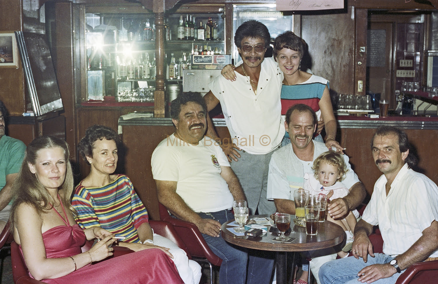 04_Bugsy_Henson Park Hotel_22-UK, UK, Bill Pitman, Taylor Wong, Jan Merry, Bugsy Merry & Daughter, Willie Fenell