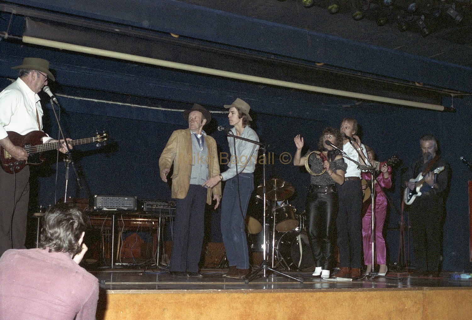 07_WallyWattsGordonparsons-GlennJones_05OnStage